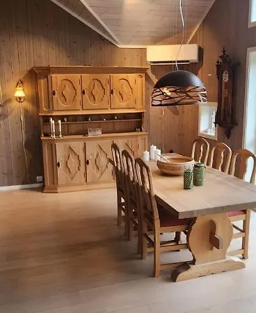 Villa Big 3 Bedrom At Gronnliskaret, Ringvassoya. *